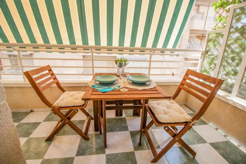 Feines Appartement Mit Hafenblick Santa Pola Bagian luar foto